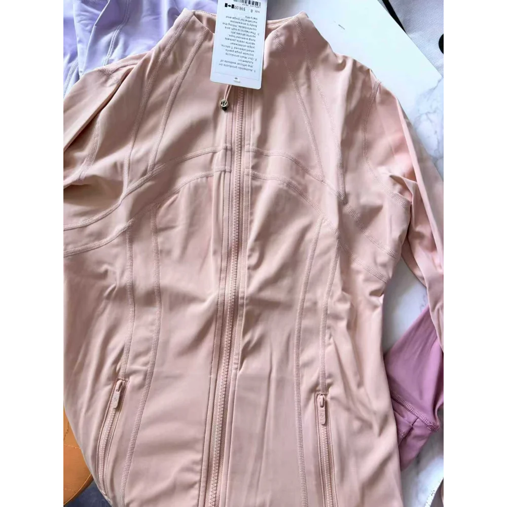 Лимонная дышащая куртка для тренировок с высоким воротом, облегающая молния, быстросохнущее легкое пальто для йоги для женщин, вечерняя одежда
Лимонная дышащая куртка для тренировок с высоким воротом, облегающая молния, быстросохнущее легкое пальто для йоги для женщин, вечерняя одежда