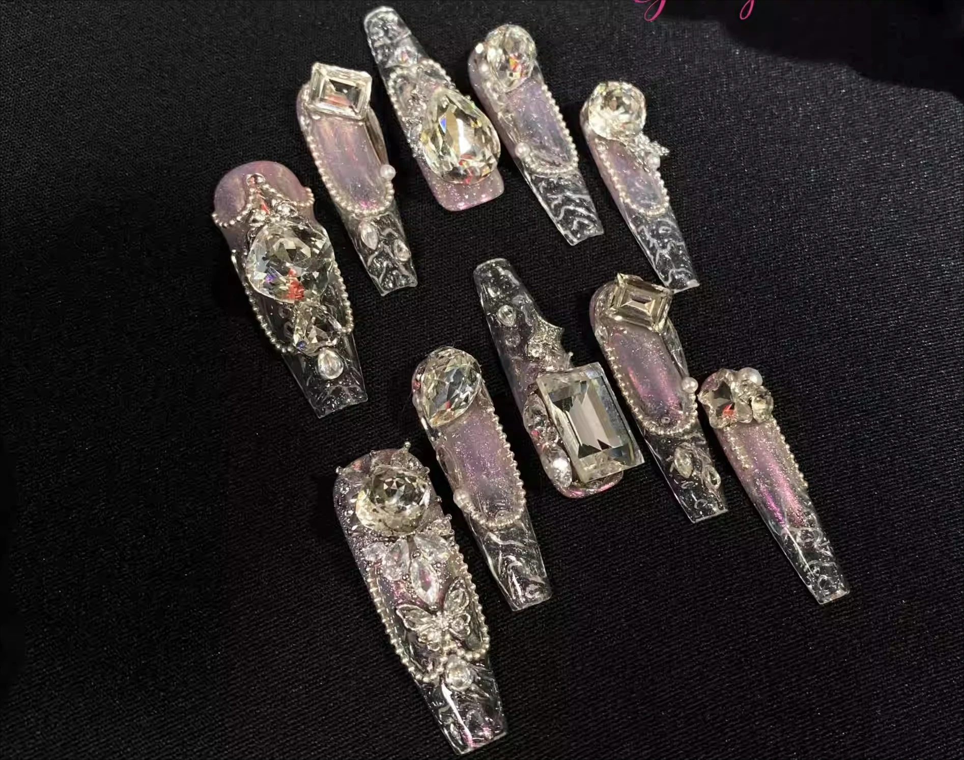 Hand-worn Nail Manicure Heavy Industry Magic Mirror Powder Polarized Glass Ice Transparent Chain Wedding Nail Piece
Hand-worn Nail Manicure Heavy Industry Magic Mirror Powder Polarized Glass Ice Transparent Chain Wedding Nail Piece