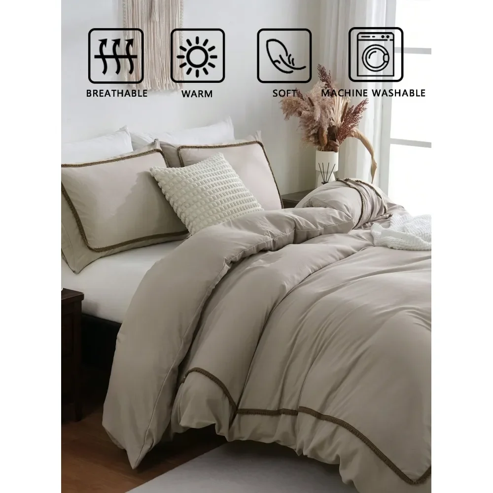 Beige Polyester Duvet Cover Set, Decorated With Dark Brown Fluffy Pom Poms 1 Duvet Cover 2 Pillow Shams, Comforter Not Included
Beige Polyester Duvet Cover Set, Decorated With Dark Brown Fluffy Pom Poms 1 Duvet Cover 2 Pillow Shams, Comforter Not Included