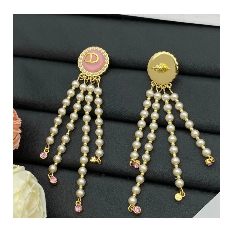 New Resin Tassel Pearl Stud Earrings Women's Premium Light Luxury Pig Nose Earrings
New Resin Tassel Pearl Stud Earrings Women's Premium Light Luxury Pig Nose Earrings