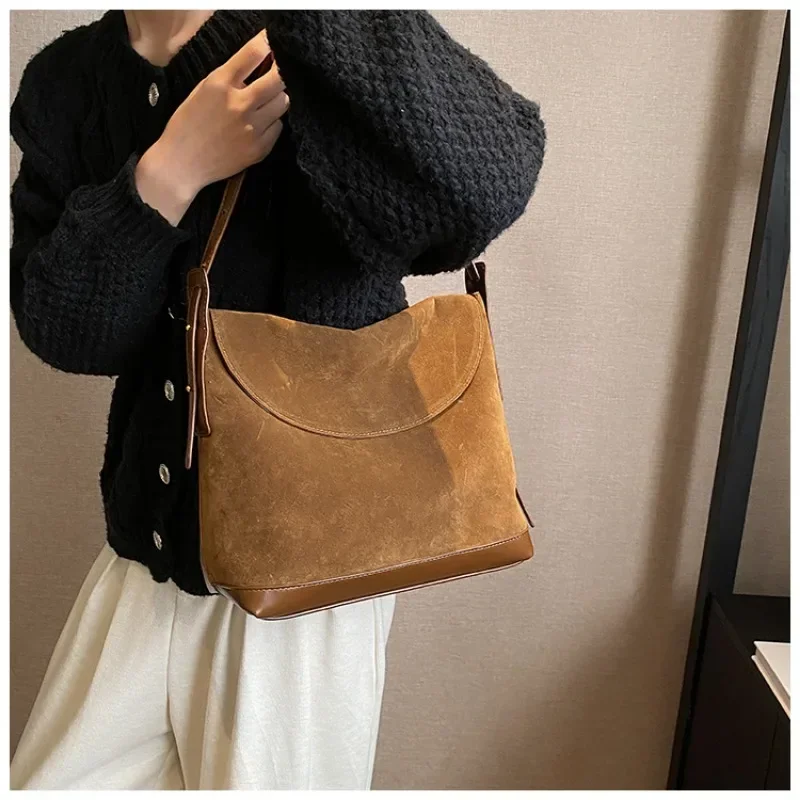 Retro Women's Shoulder Bags 2024 New High Quality Versatile Light Luxury Design Youth Ladies Handbag Bolsas Para Mujeres
Retro Women's Shoulder Bags 2024 New High Quality Versatile Light Luxury Design Youth Ladies Handbag Bolsas Para Mujeres