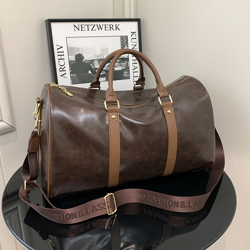 Leather Handbag for ort Trips Travel Bag Large Capaci Waterproof Sport Fitn Bag for Men And Women Retro Sle PU Material
Leather Handbag for ort Trips Travel Bag Large Capaci Waterproof Sport Fitn Bag for Men And Women Retro Sle PU Material