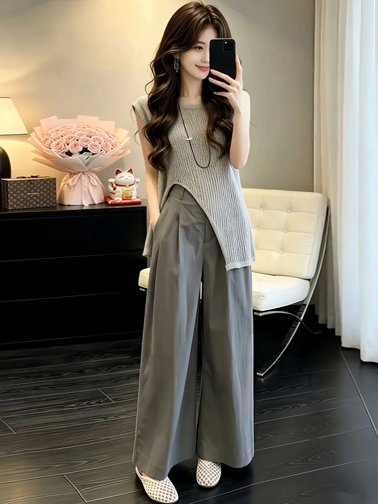 Elegant Knitted Hollow out Vest And Pleated Wide Leg Pants Two Piece Set Casual Style Breathable Medium Thickness Spring Wear
Elegant Knitted Hollow out Vest And Pleated Wide Leg Pants Two Piece Set Casual Style Breathable Medium Thickness Spring Wear