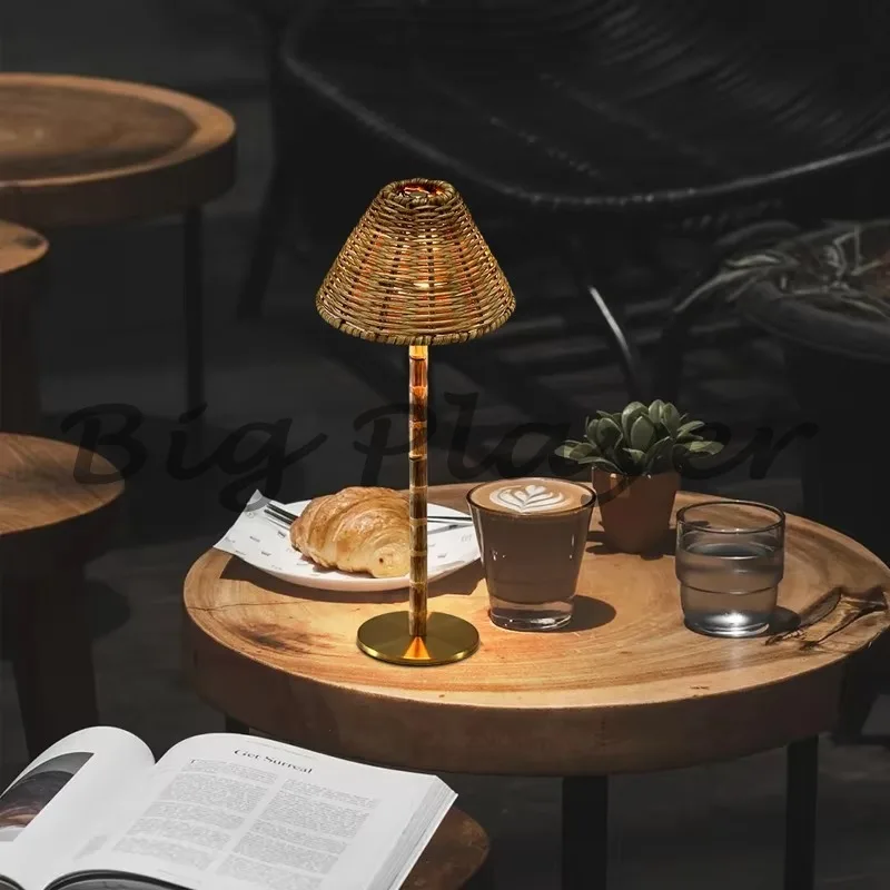 Wireless Touch Control Desk Lamp Metal Lampshade USB Charging Replaceable Outdoor light
Wireless Touch Control Desk Lamp Metal Lampshade USB Charging Replaceable Outdoor light