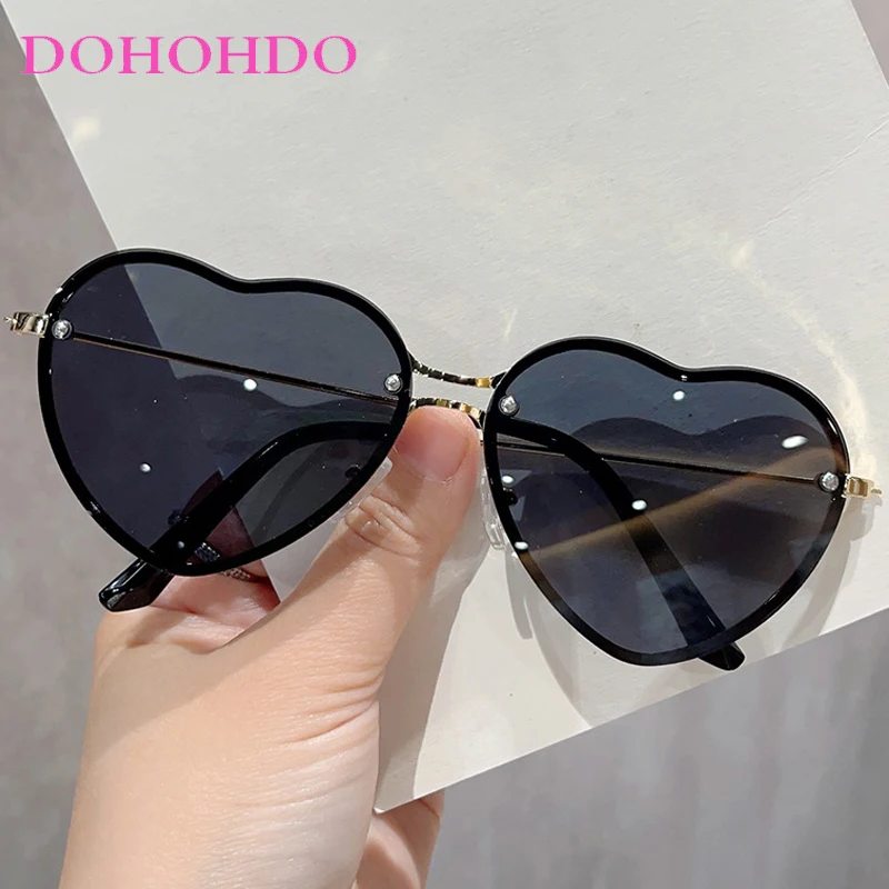 Senior Metal Heart-shaped Women Sunglasses New Luxury Designer Candy Colors Men Eyewear Outdoor Summer Traveling Sunglass UV400 
Senior Metal Heart-shaped Women Sunglasses New Luxury Designer Candy Colors Men Eyewear Outdoor Summer Traveling Sunglass UV400
