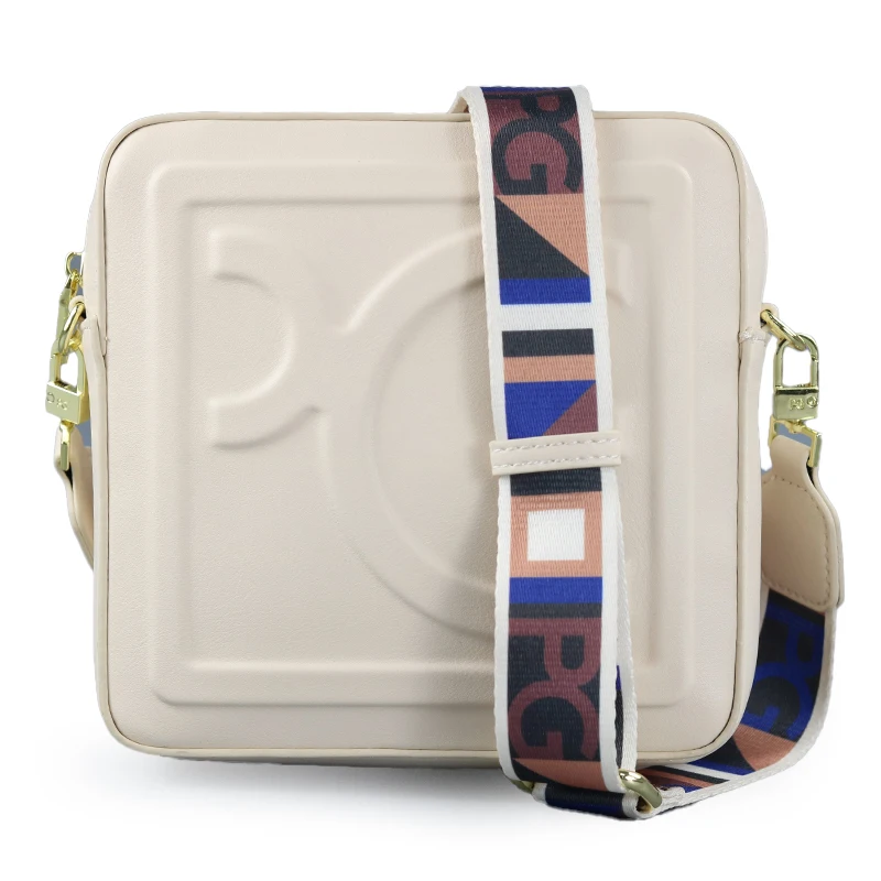 Женская сумка через плечо PG, квадратная, из тисненой искусственной кожи, с контрастным ремнем, нишевая, легкая, люксовая, весна-лето 2026, для повседневных поездок
Женская сумка через плечо PG, квадратная, из тисненой искусственной кожи, с контрастным ремнем, нишевая, легкая, люксовая, весна-лето 2026, для повседневных поездок