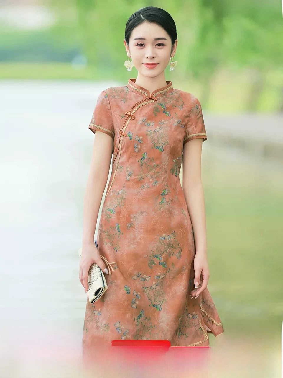 New Chinese Style Women's Dress Floral Embroidery Traditional National Fashion Daily Improved Short Sleeve Midi Dress
New Chinese Style Women's Dress Floral Embroidery Traditional National Fashion Daily Improved Short Sleeve Midi Dress