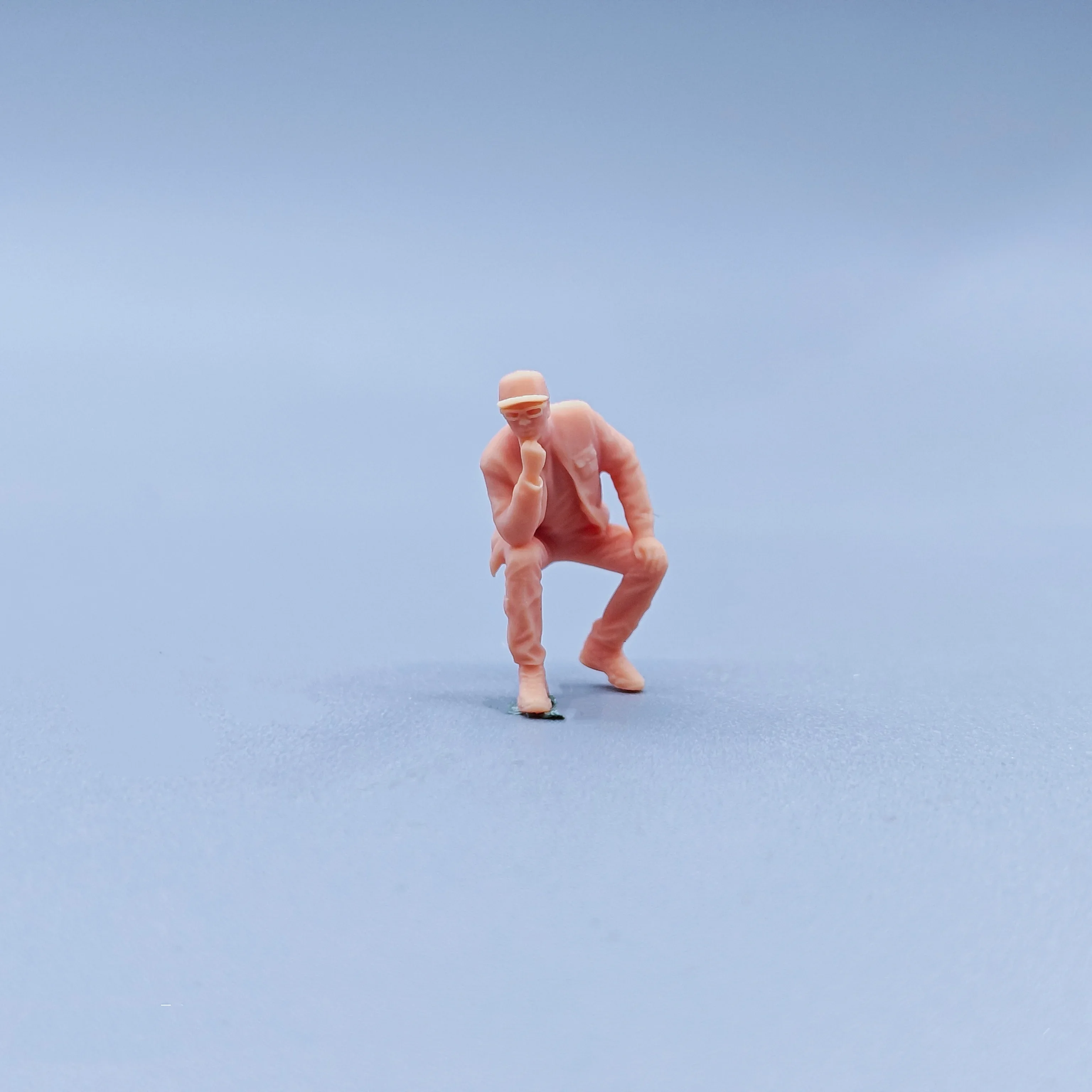 1/64 Figurines Scale Model Resin Sitting Man Wearing Glasses Uncolored Miniatures Diorama Hand-painted C208
1/64 Figurines Scale Model Resin Sitting Man Wearing Glasses Uncolored Miniatures Diorama Hand-painted C208