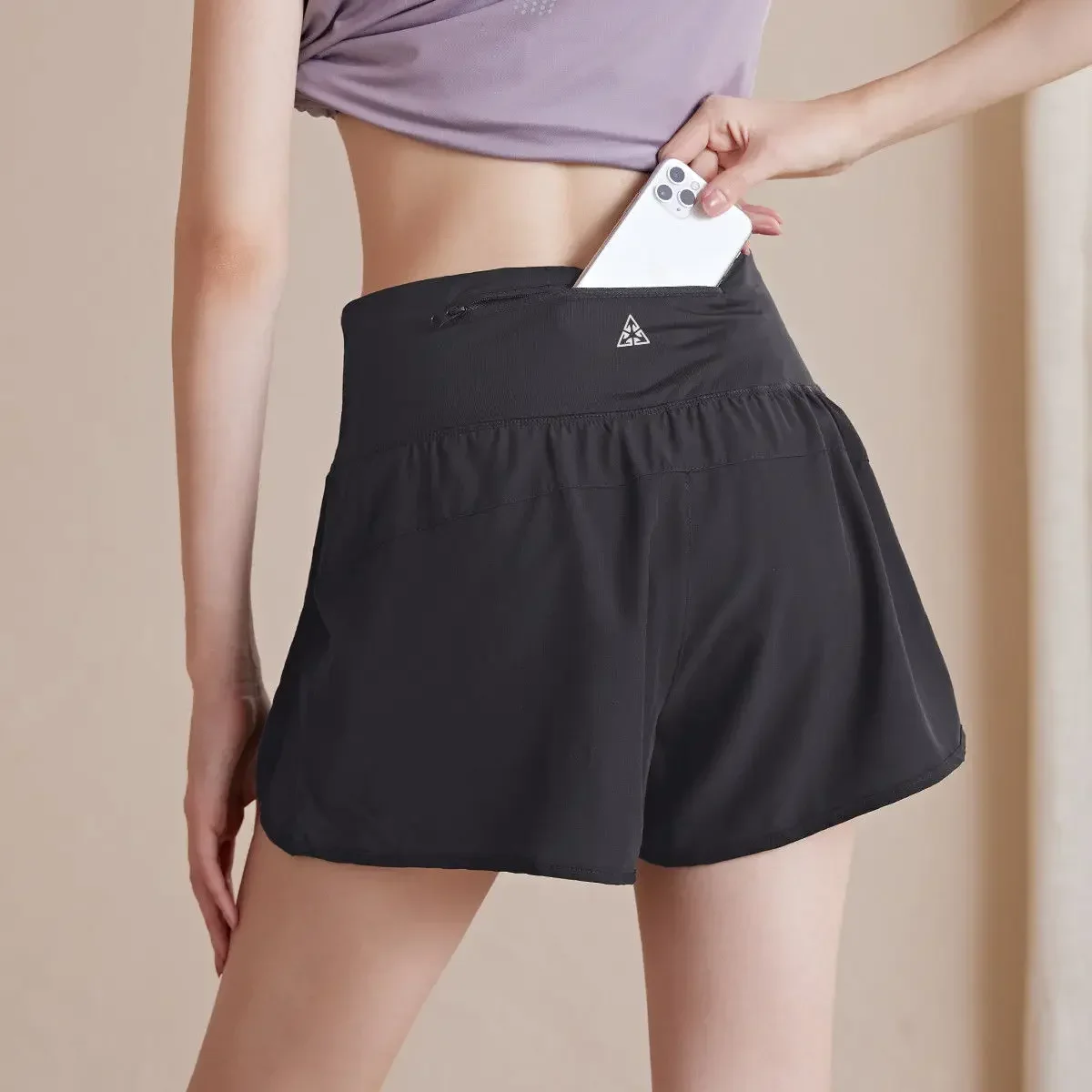 Women's sports shorts, rear waist zipper pocket training running fitness shorts, loose quick-drying outdoor sports shorts
Women's sports shorts, rear waist zipper pocket training running fitness shorts, loose quick-drying outdoor sports shorts