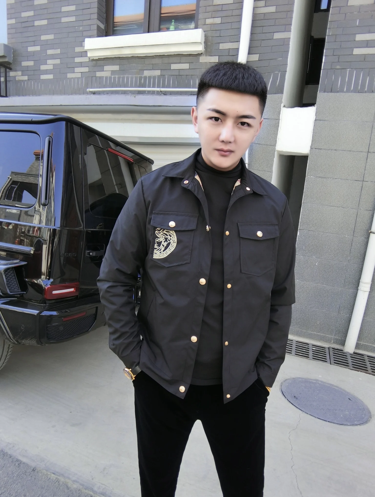 Royal Baron V2023 Весенне-осеннее мужское джато с золотыми пуговицами и воротником с вышивкой, облегающее молодежное пальто Faion Long Sve Outer...
Royal Baron V2023 Весенне-осеннее мужское джато с золотыми пуговицами и воротником с вышивкой, облегающее молодежное пальто Faion Long Sve Outer...