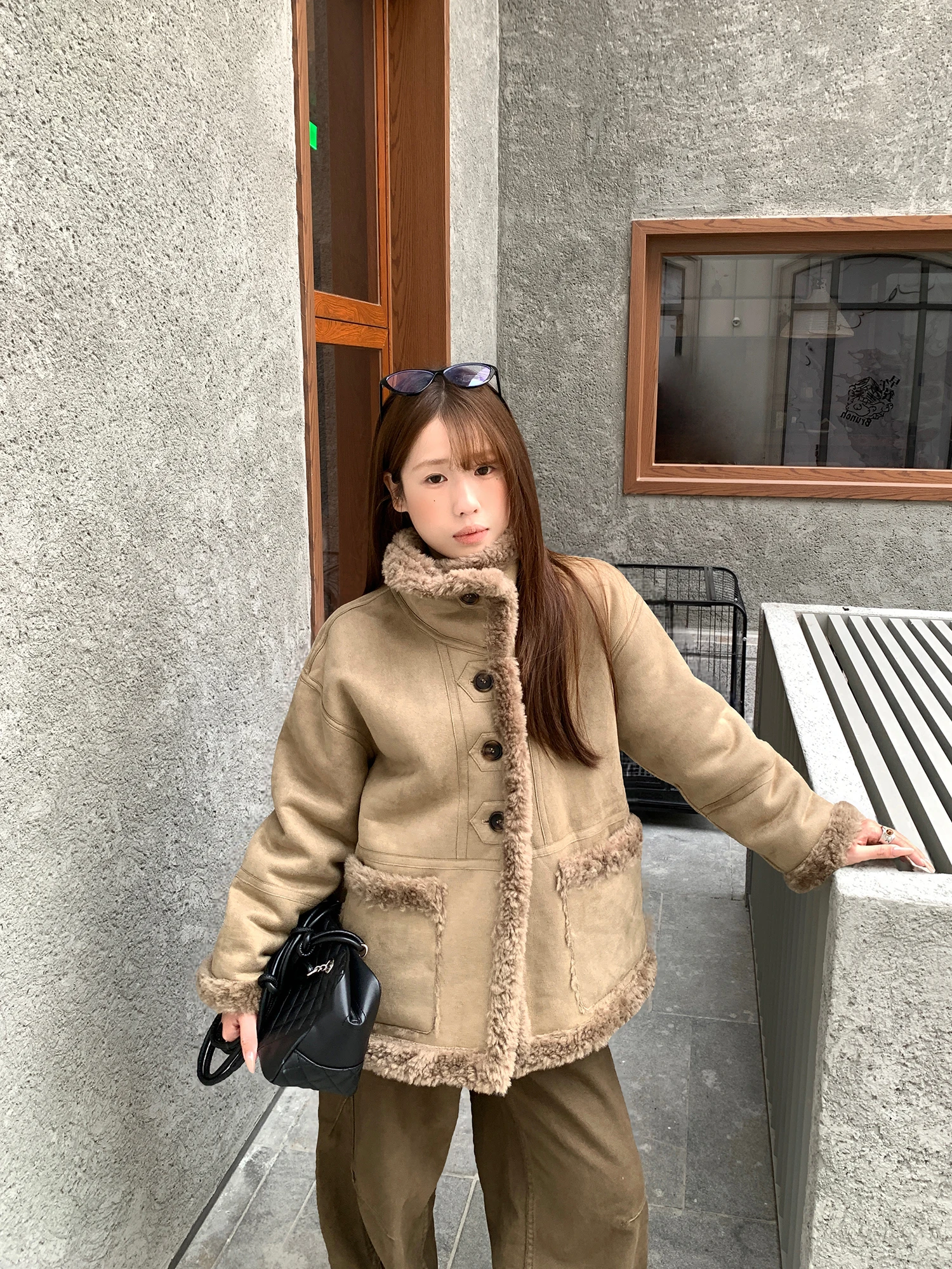 Pepe Home Double-Sided Wear Lamb Fur Jaet Women Loose Slimming Leather Fur Inteated Thi Warm Fur Top Winter Outerwear
Pepe Home Double-Sided Wear Lamb Fur Jaet Women Loose Slimming Leather Fur Inteated Thi Warm Fur Top Winter Outerwear