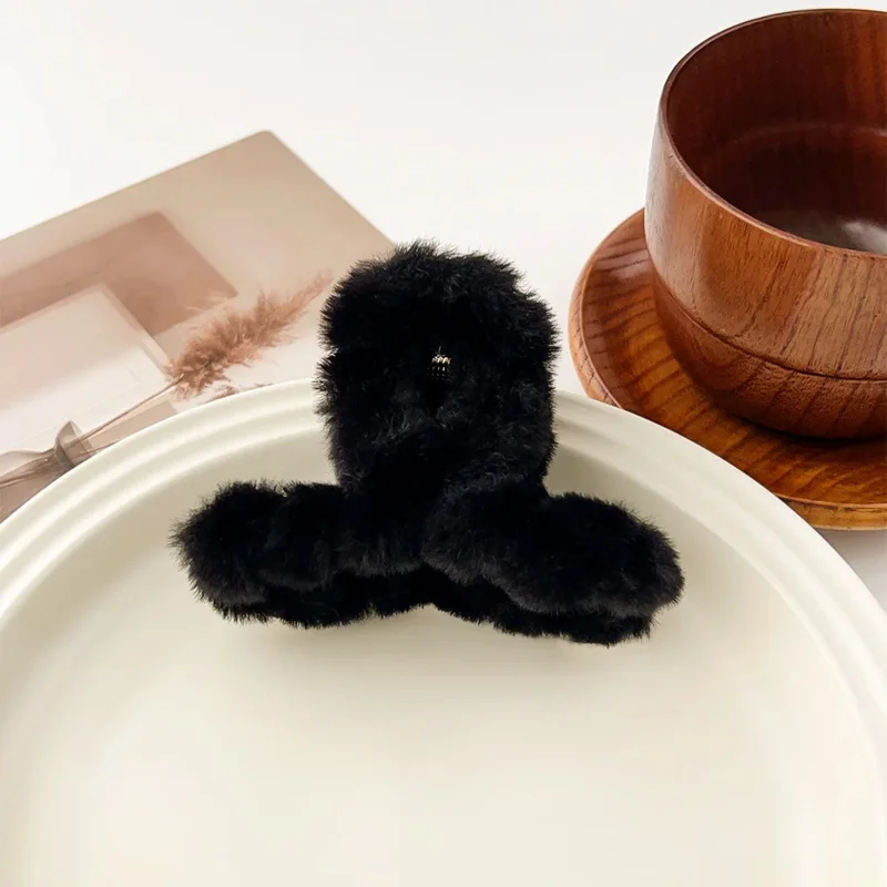 Зимний плюшевый допаминовый коготь для волос для девочек, женский простой и милый зажим в виде акулы для затылки головы, универсальный уличный аксессуар
Зимний плюшевый допаминовый коготь для волос для девочек, женский простой и милый зажим в виде акулы для затылки головы, универсальный уличный аксессуар