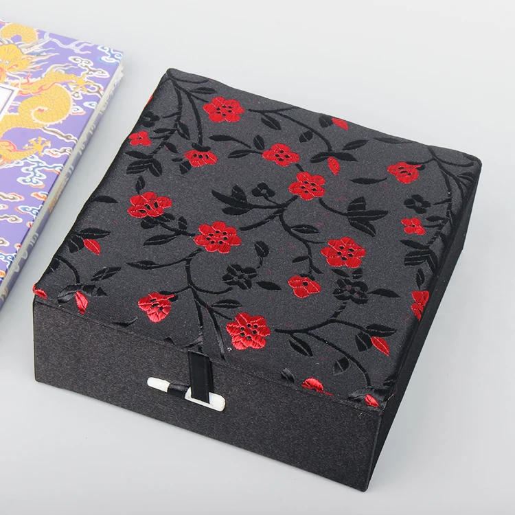 Large Chinese Silk Brocade Bracelet Storage Boxes Filling Cotton Bangle Gift Box Cloth Craft Jewelry Packaging Cases
Large Chinese Silk Brocade Bracelet Storage Boxes Filling Cotton Bangle Gift Box Cloth Craft Jewelry Packaging Cases