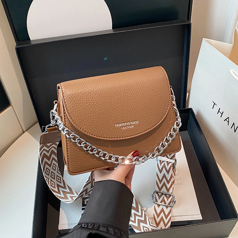 Fashion Chain Bag For Women Brand Designer Wide Shoulder Strap Handbag And Purse Simple Flap Pu Leather Messenger Bag Small
Fashion Chain Bag For Women Brand Designer Wide Shoulder Strap Handbag And Purse Simple Flap Pu Leather Messenger Bag Small