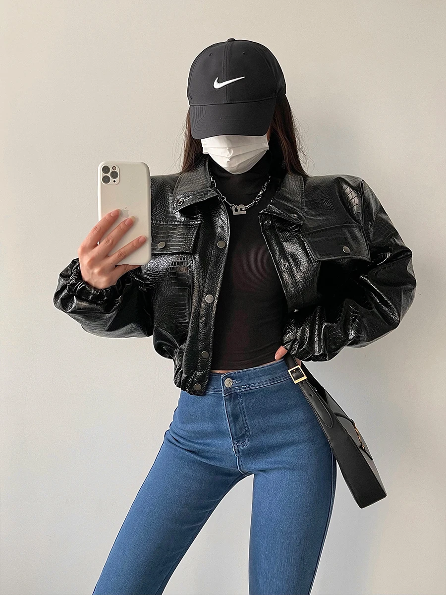 Street Style Short PU Leather Jacket Women's Loose Fit Cotton Lined Biker Coat Trendy Young Girl Day Chic Outerwear
Street Style Short PU Leather Jacket Women's Loose Fit Cotton Lined Biker Coat Trendy Young Girl Day Chic Outerwear