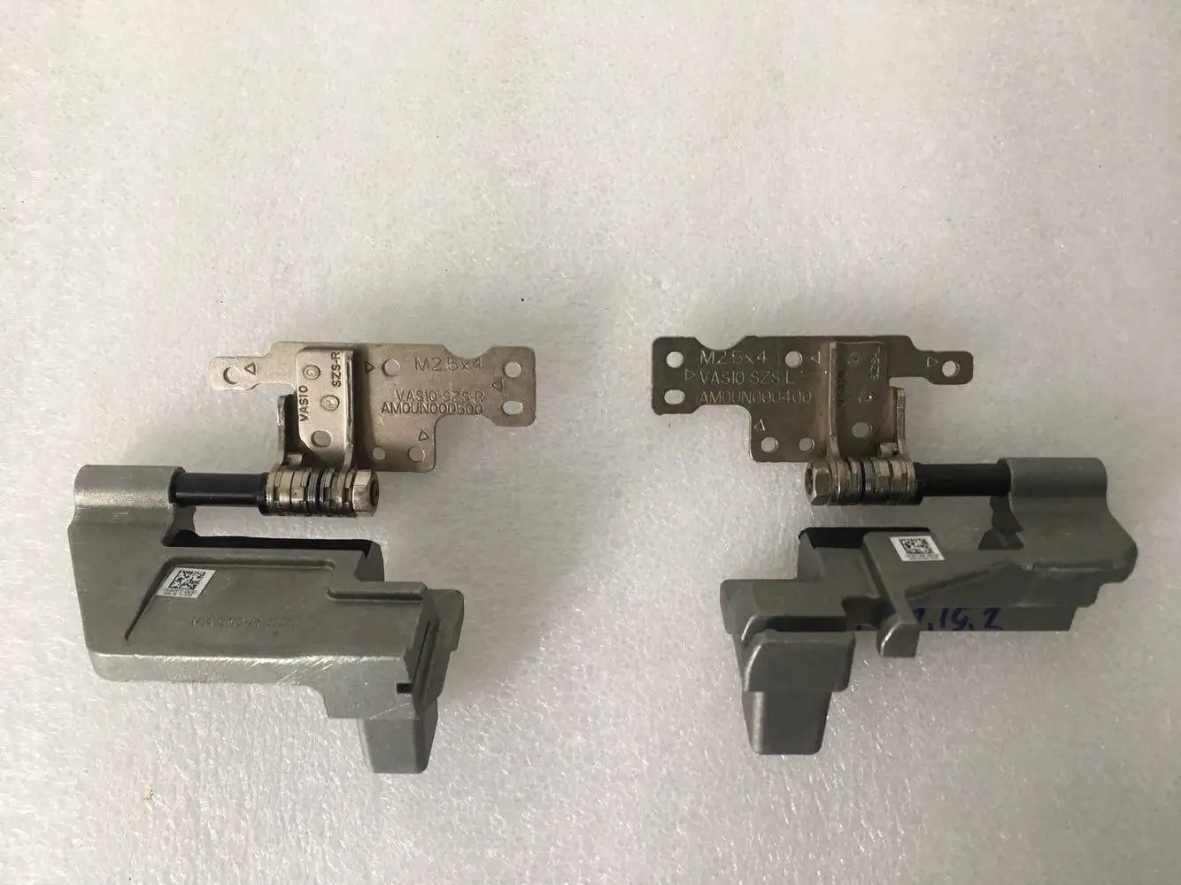 Brand New Original For Dell Alienware M18X R3 18 Screen Shaft, Rotary Shaft, Hinge
Brand New Original For Dell Alienware M18X R3 18 Screen Shaft, Rotary Shaft, Hinge