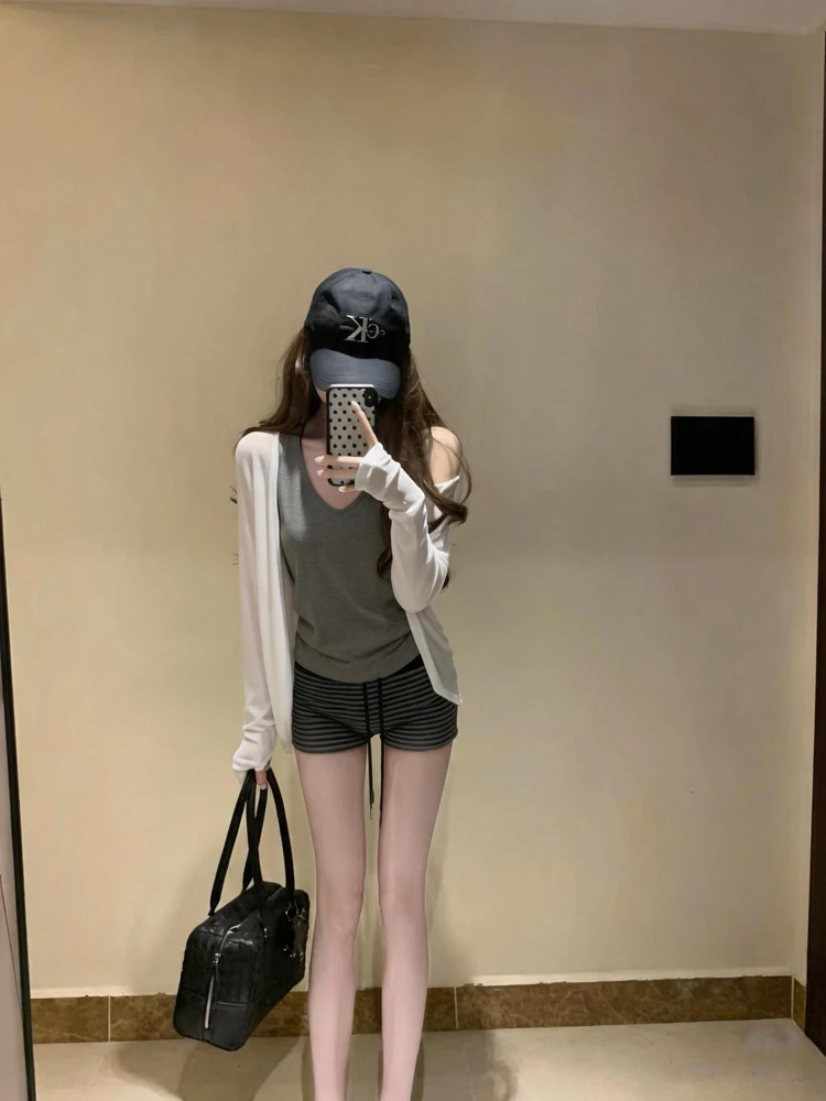 Casual Thin Long Sleeve Open Cardigan Women's Vest Summer New Stripe Drawstring Shorts Three Piece Set High Waist Short Pants
Casual Thin Long Sleeve Open Cardigan Women's Vest Summer New Stripe Drawstring Shorts Three Piece Set High Waist Short Pants