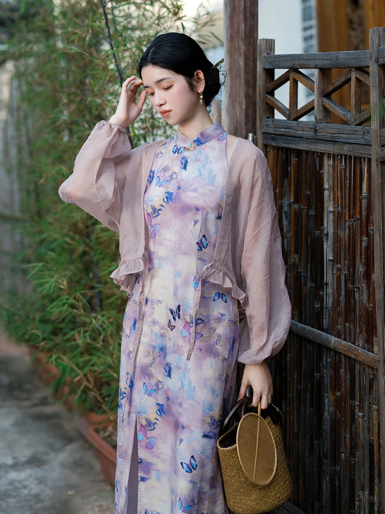 Винтажное платье-ципао с цветочным принтом, модифицированным вырезом и высоким разрезом, для повседневной носки, комфортное, стройнящее, в китайском этническом стиле
Винтажное платье-ципао с цветочным принтом, модифицированным вырезом и высоким разрезом, для повседневной носки, комфортное, стройнящее, в китайском этническом стиле