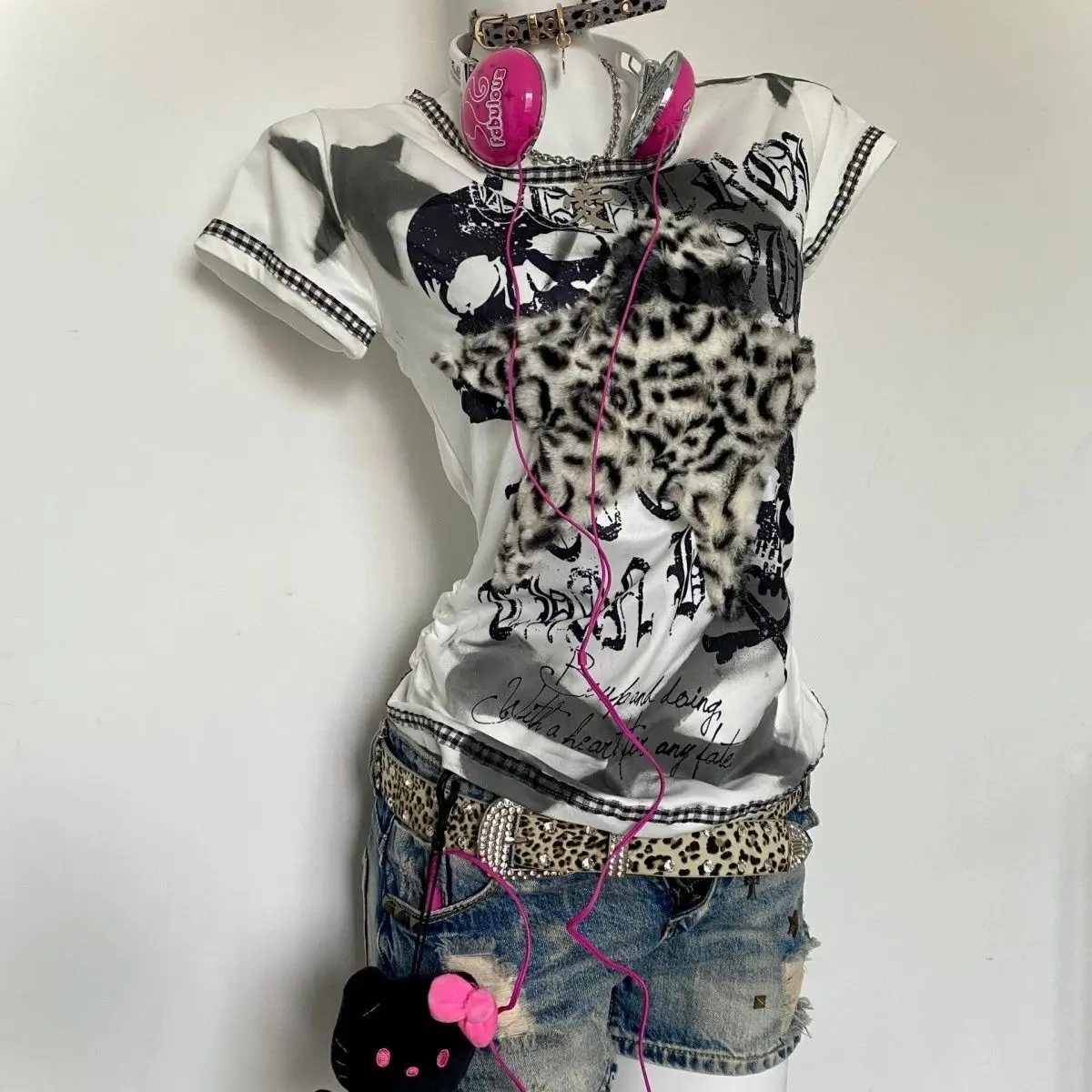 Punk Chic ort Sve T-irt Y2K American Retro Print Summer Slim Fit ature Top Women's Faionable Cultural Apparel
Punk Chic ort Sve T-irt Y2K American Retro Print Summer Slim Fit ature Top Women's Faionable Cultural Apparel