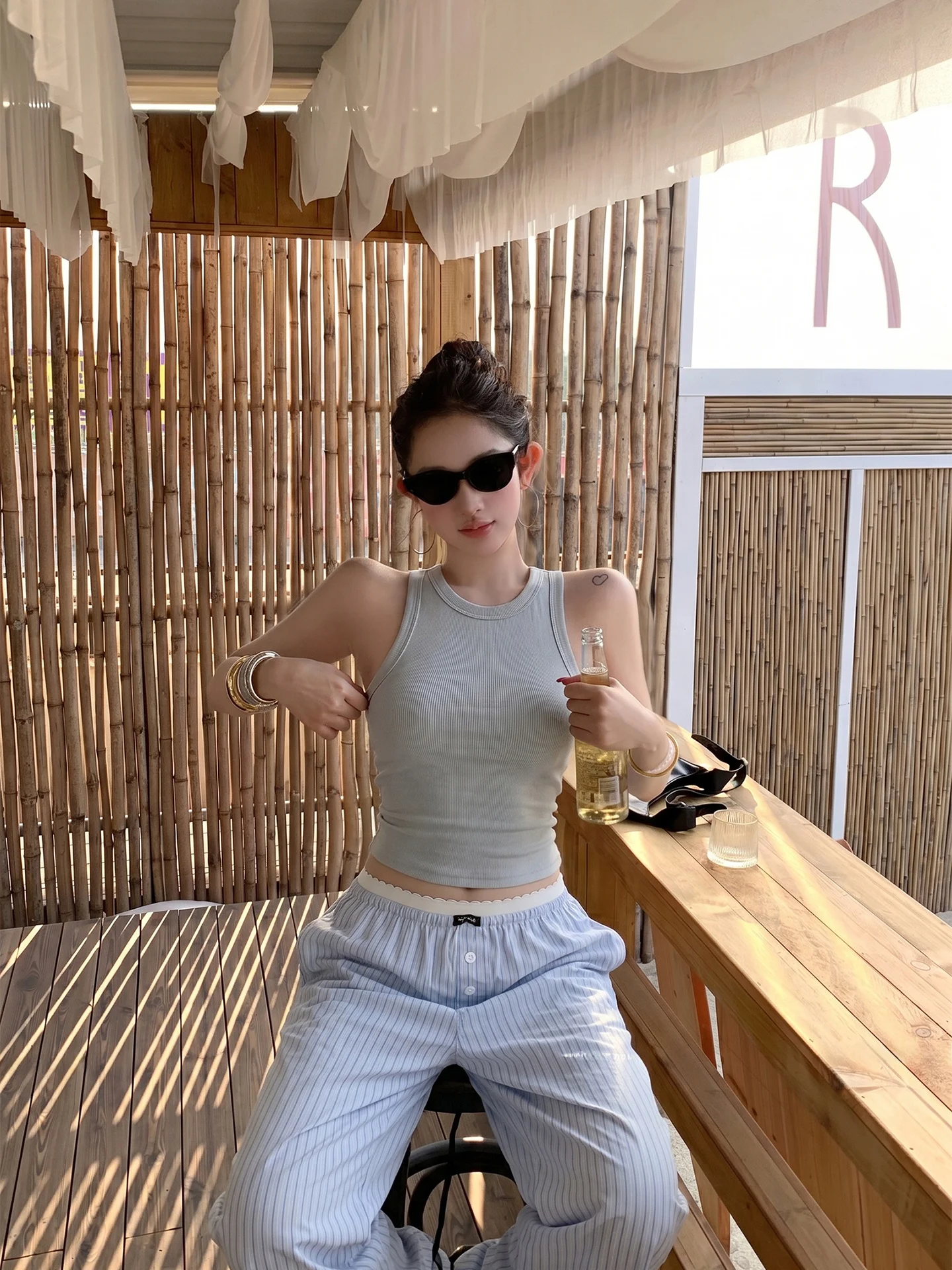 Spicy Short Sleeveless Workwear Tank Top High Waist Striped Wide Leg Pants Two Piece Set for Women Summer Slimming Outfit
Spicy Short Sleeveless Workwear Tank Top High Waist Striped Wide Leg Pants Two Piece Set for Women Summer Slimming Outfit