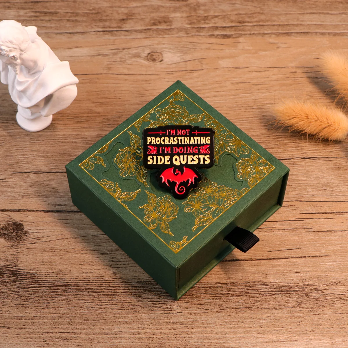 Эмалированная булавка с драконом, игровые цитаты, значки на рюкзаке, женские броши, шляпа, булавки для лацканов, аксессуары для косплея, игрушки, подарочная коробка
Эмалированная булавка с драконом, игровые цитаты, значки на рюкзаке, женские броши, шляпа, булавки для лацканов, аксессуары для косплея, игрушки, подарочная коробка