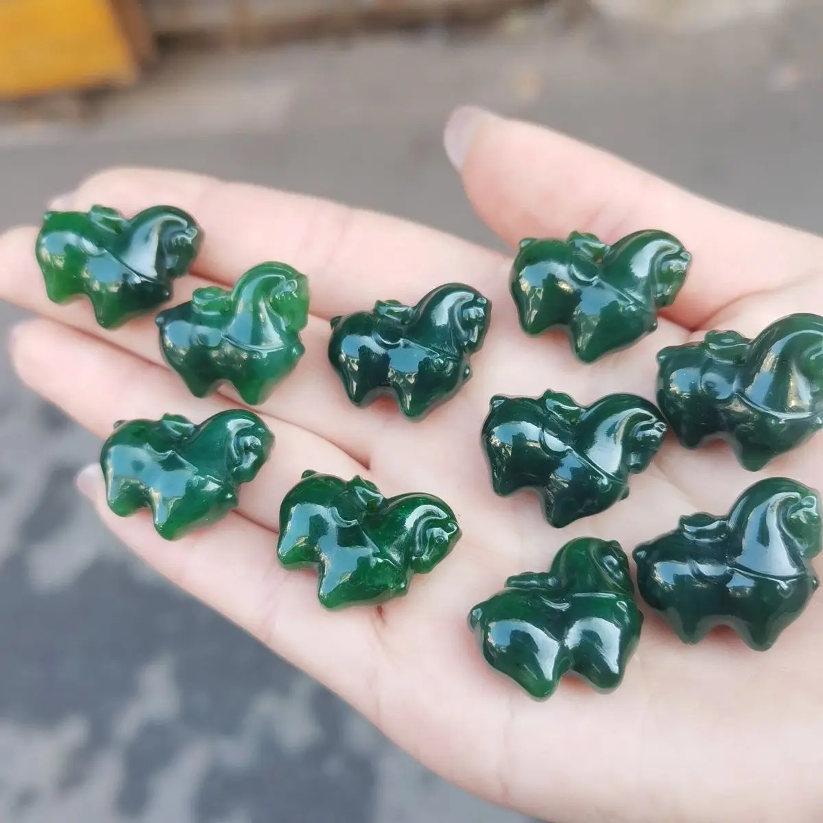 Natural 2026 Hetian jade jasper pony zodiac pendant is a success, and the rich pendant will be new in the birth year immediately
Natural 2026 Hetian jade jasper pony zodiac pendant is a success, and the rich pendant will be new in the birth year immediately