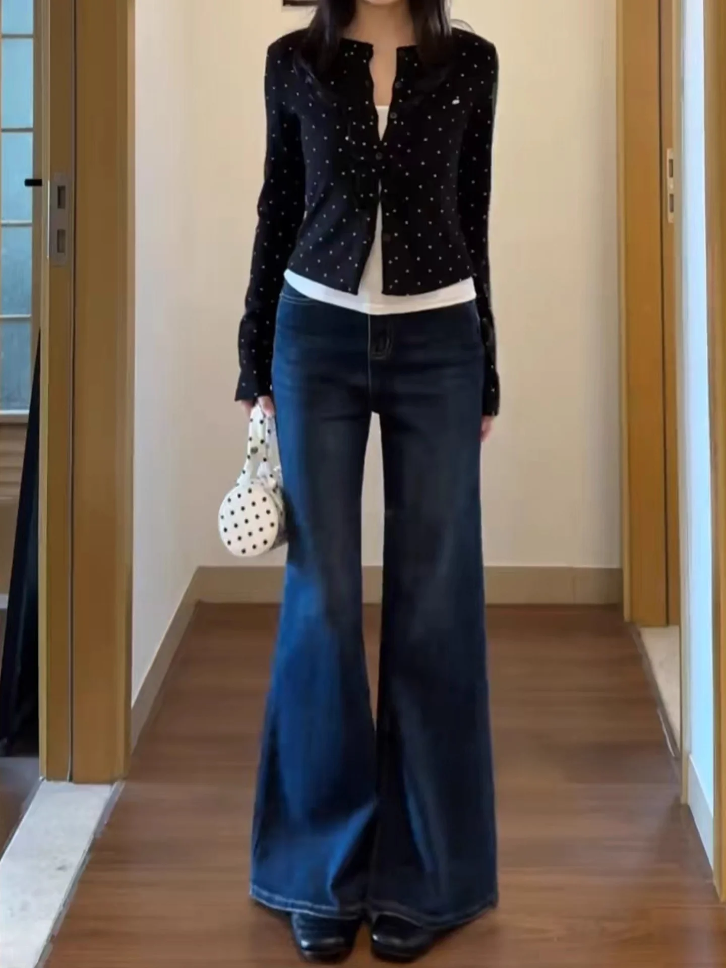 American Style Loose Fit High Waist Bell Bottom Jeans Women's plus Size Casual Wide Leg Pants Autumn New Arrivals Slimming
American Style Loose Fit High Waist Bell Bottom Jeans Women's plus Size Casual Wide Leg Pants Autumn New Arrivals Slimming