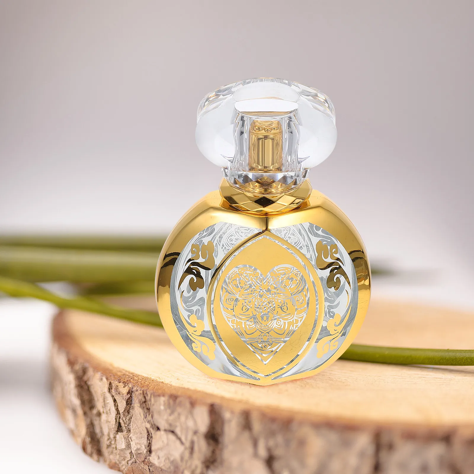 50Ml Refillable Glass Perfume Bottle Spray Type Portable Compact Design Diamond Lid Empty Perfume Sub Packaging Bottle Vintage
50Ml Refillable Glass Perfume Bottle Spray Type Portable Compact Design Diamond Lid Empty Perfume Sub Packaging Bottle Vintage