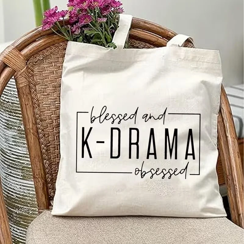 Эстетическая корейская сумка-тоут, подарок для любителя корейской драмы, холщовые сумки большой вместимости в модном стиле для пикника на открытом воздухе, вечеринки
Эстетическая корейская сумка-тоут, подарок для любителя корейской драмы, холщовые сумки большой вместимости в модном стиле для пикника на открытом воздухе, вечеринки