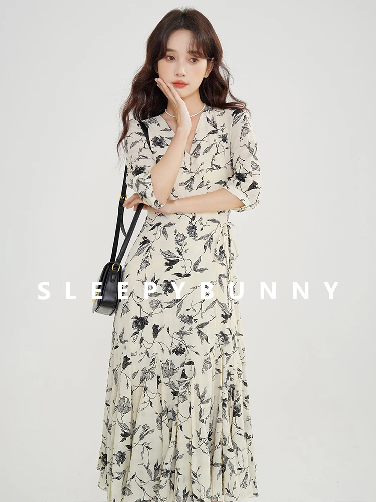 Floral V-Neck Midi Dress Women Spring Elegant High Waist Slim Fit A-Line Dress French Long Sleeve Dress Petite Daily Casual Wear
Floral V-Neck Midi Dress Women Spring Elegant High Waist Slim Fit A-Line Dress French Long Sleeve Dress Petite Daily Casual Wear