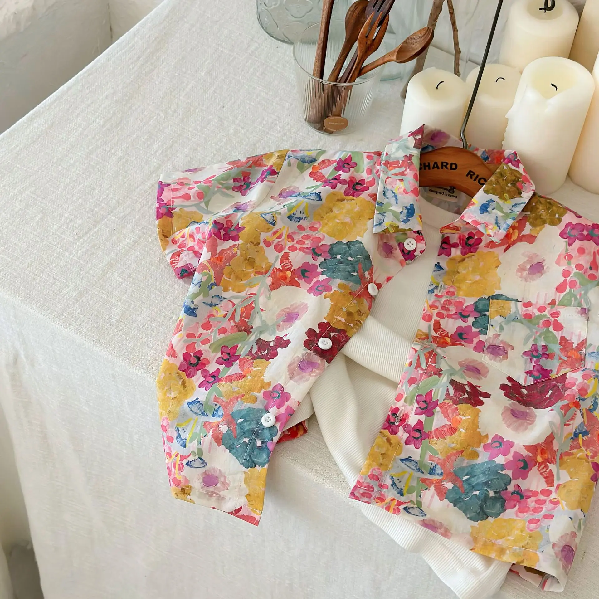 Children's Top 2023 Summer New Fashion Cotton Shirt Short Sleeve Flower Pattern Korean Edition Seaside Loose Fitting Shirt
Children's Top 2023 Summer New Fashion Cotton Shirt Short Sleeve Flower Pattern Korean Edition Seaside Loose Fitting Shirt