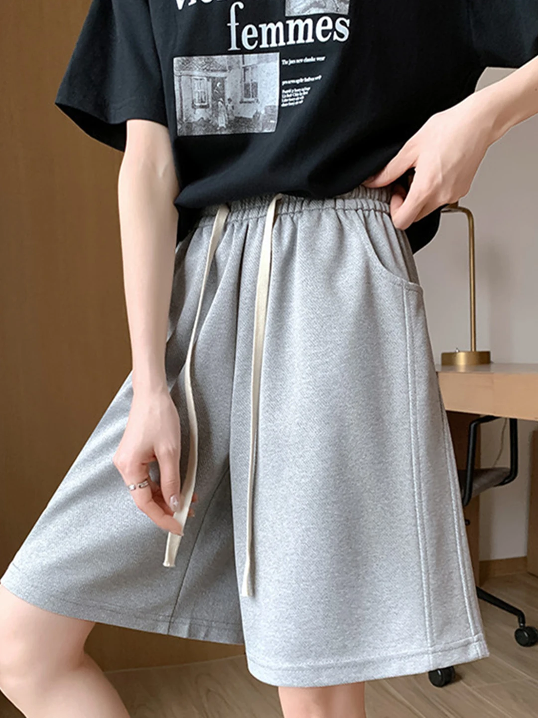 High Waist Wide Leg Sports Shorts Women's Summer Loose Casual Pants plus Size Slimming Five-Quarter Length Outdoor Wear
High Waist Wide Leg Sports Shorts Women's Summer Loose Casual Pants plus Size Slimming Five-Quarter Length Outdoor Wear