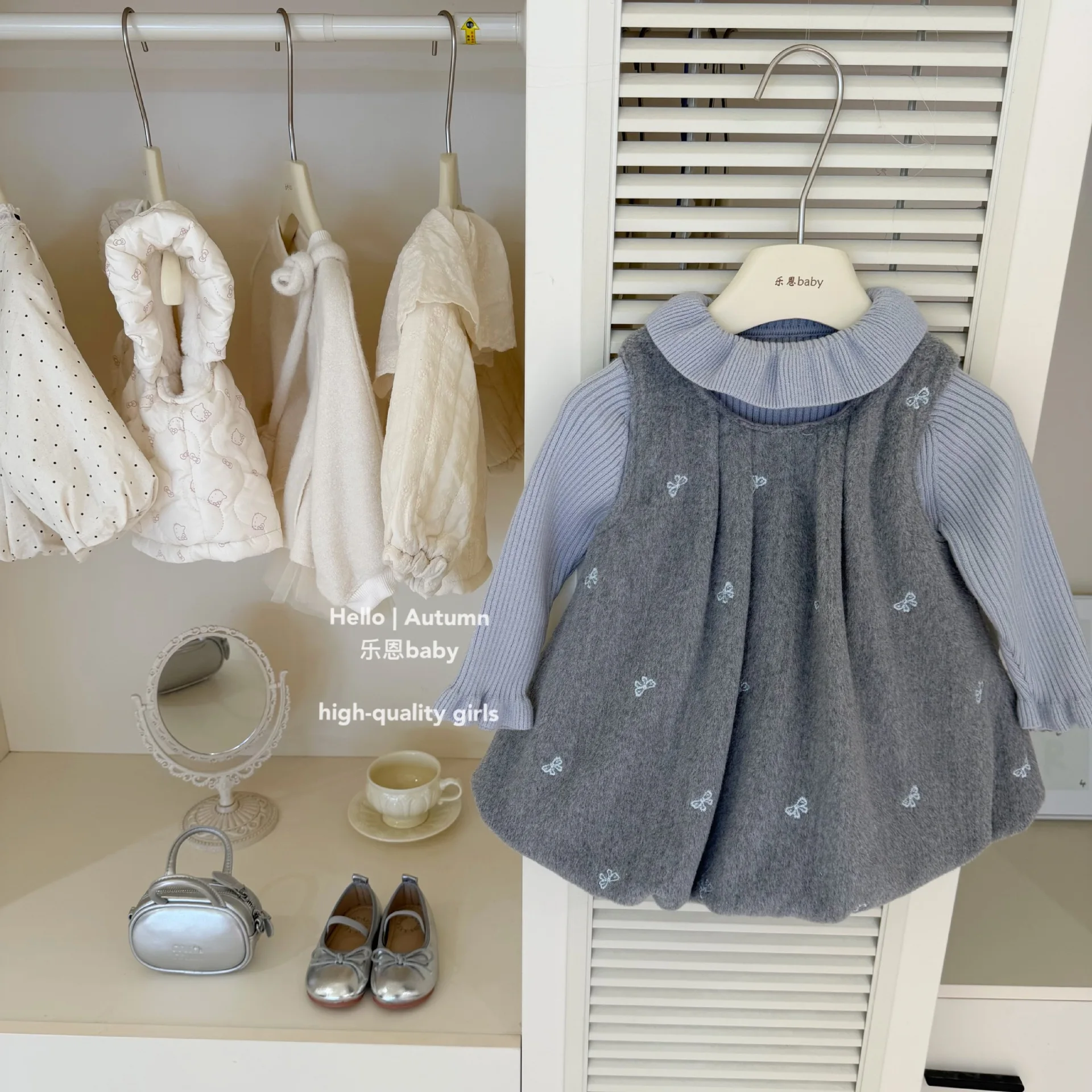 Autumn and Winter Girls Turtleneck Primer Sweater Bow Padded Vest Skirt Set Two-piece Baby Set Kids Clothes Girls
Autumn and Winter Girls Turtleneck Primer Sweater Bow Padded Vest Skirt Set Two-piece Baby Set Kids Clothes Girls