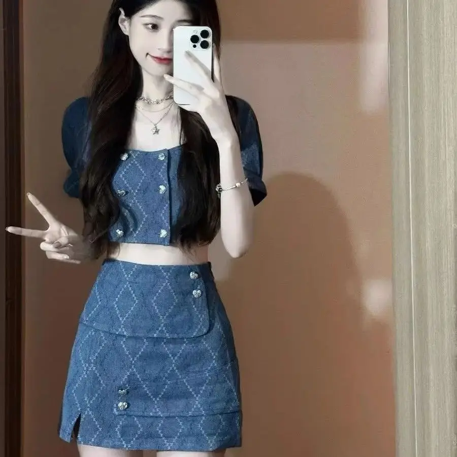 Two-Piece Set Retro Love Button Denim Diamond Square Collar Puff Sleeve Top A-Line Short Skirt Women Summer New Hot Girl Set
Two-Piece Set Retro Love Button Denim Diamond Square Collar Puff Sleeve Top A-Line Short Skirt Women Summer New Hot Girl Set