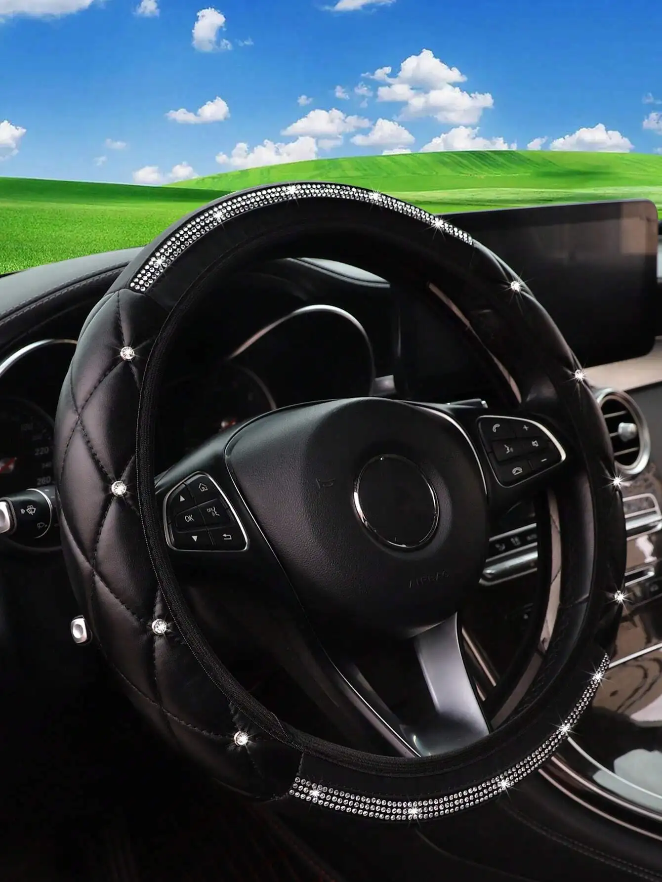 1 шт. черный стеганый чехол на руль из искусственной кожи с отделкой стразами, нескользящий, подходит для рулей диаметром 14,5-15 дюймов
1 шт. черный стеганый чехол на руль из искусственной кожи с отделкой стразами, нескользящий, подходит для рулей диаметром 14,5-15 дюймов