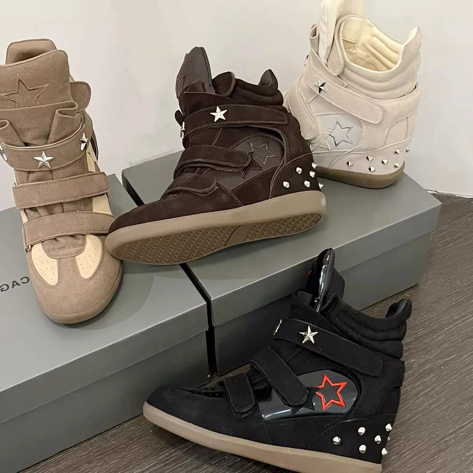 Retro Style High Top Casual Shoes Women's Buckle Thick Bottom Leather Shoes Magic Tape Closure round Toe Business Casual
Retro Style High Top Casual Shoes Women's Buckle Thick Bottom Leather Shoes Magic Tape Closure round Toe Business Casual