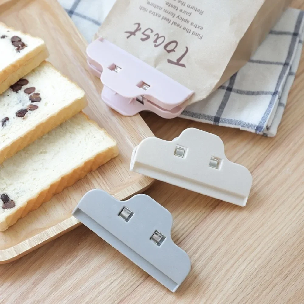 Multifunctional plastic sealing clip, food bag moisture-proof sealing snack clip, household finishing fruit preservation sealer
Multifunctional plastic sealing clip, food bag moisture-proof sealing snack clip, household finishing fruit preservation sealer
