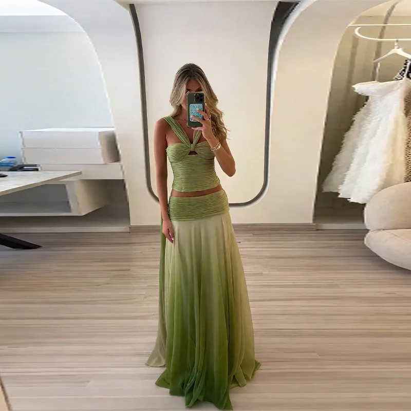 A New Summer Fashion Style Halter Halter Skirt Set for Elegant Socialite Gradient Loose Dance Dress Fashionable Women's Clothing
A New Summer Fashion Style Halter Halter Skirt Set for Elegant Socialite Gradient Loose Dance Dress Fashionable Women's Clothing