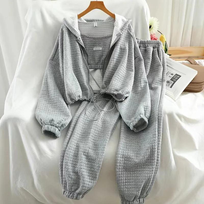 New Women's Sportswear Autumn Fashion Vest Halter Zipper Hoodie Gray Loose Casual Trousers Three-piece Set 
New Women's Sportswear Autumn Fashion Vest Halter Zipper Hoodie Gray Loose Casual Trousers Three-piece Set