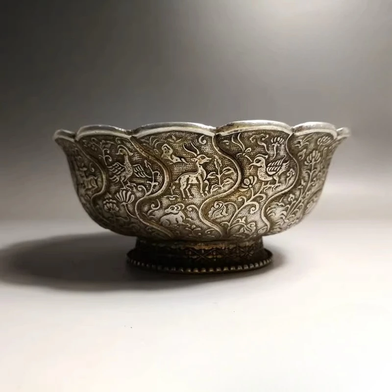 China silver bronze Carved cup wine cup auspicious beast deer, goose Tang Dynasty Metal crafts vintage home decoration bowl
China silver bronze Carved cup wine cup auspicious beast deer, goose Tang Dynasty Metal crafts vintage home decoration bowl