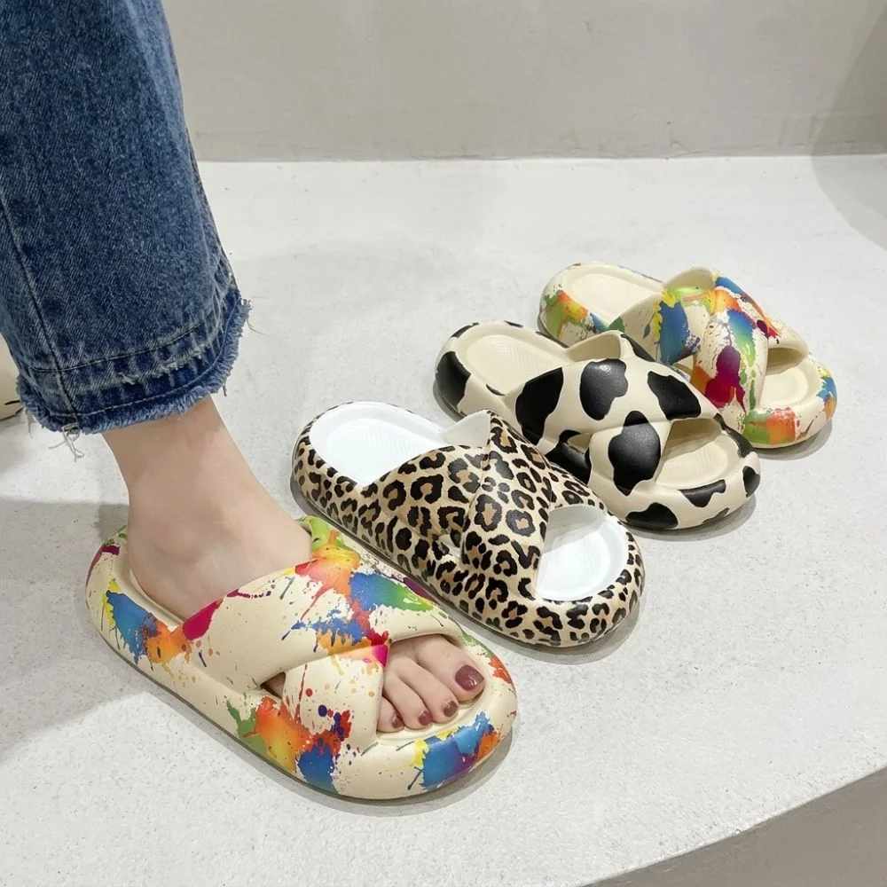 Cross Graffiti Women's Slippers Non-Slip Height-increasing Platform Slippers Versatile Lightweight Designer Shoes Indoor Outdoor
Cross Graffiti Women's Slippers Non-Slip Height-increasing Platform Slippers Versatile Lightweight Designer Shoes Indoor Outdoor