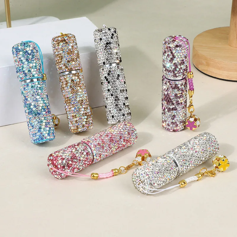 Инкрустированный бриллиантами флакон для порционирования духов 5 мл образец пресс-распылитель портативный дорожный порционный спрей стеклянная бутылка
Инкрустированный бриллиантами флакон для порционирования духов 5 мл образец пресс-распылитель портативный дорожный порционный спрей стеклянная бутылка