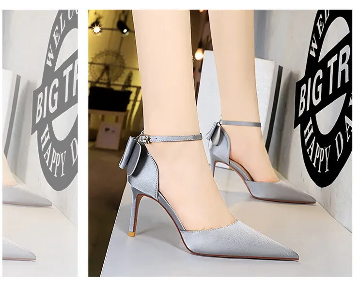 Korean Edition Elegant High Heels Women Shoes Silk Shallow Mouth Pointed Head With Hollow Bow Knot Women Pumps туфли женские
Korean Edition Elegant High Heels Women Shoes Silk Shallow Mouth Pointed Head With Hollow Bow Knot Women Pumps туфли женские