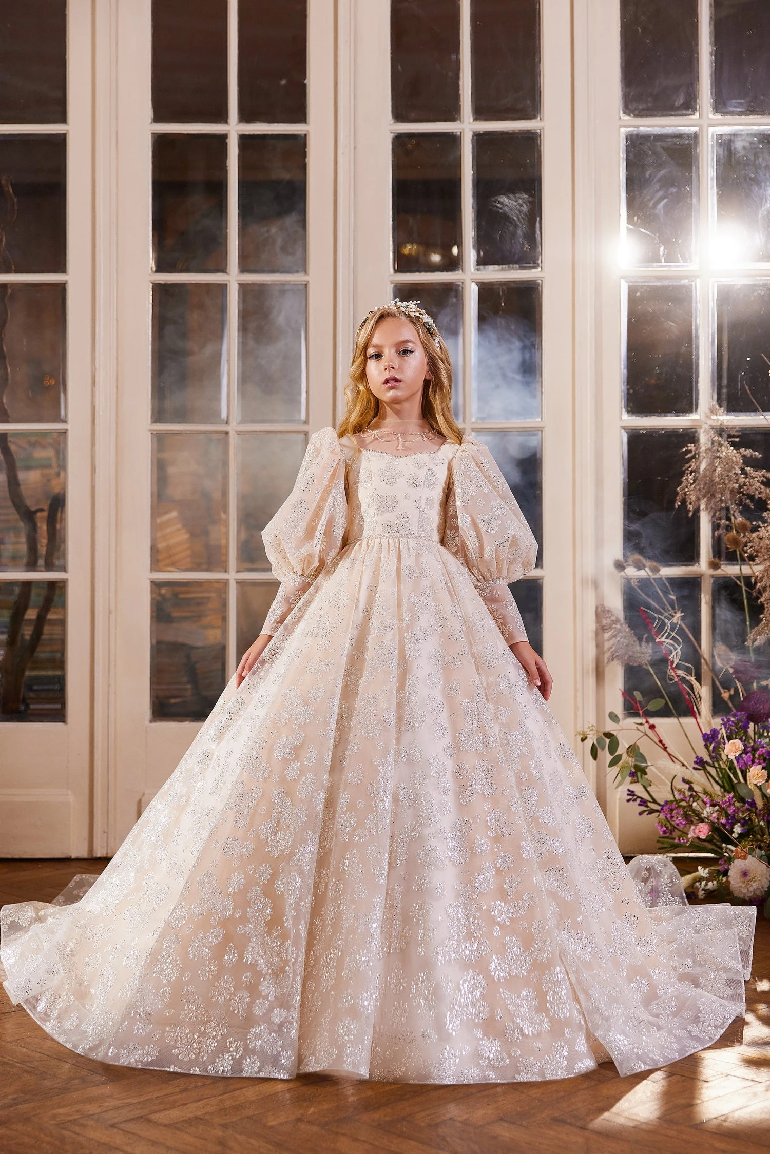 Girls Luxurious Sequined A-line Long Princess Gown Birthday Party Wear Elegant Sparkly High Collar Kids Dresses For Performance
Girls Luxurious Sequined A-line Long Princess Gown Birthday Party Wear Elegant Sparkly High Collar Kids Dresses For Performance