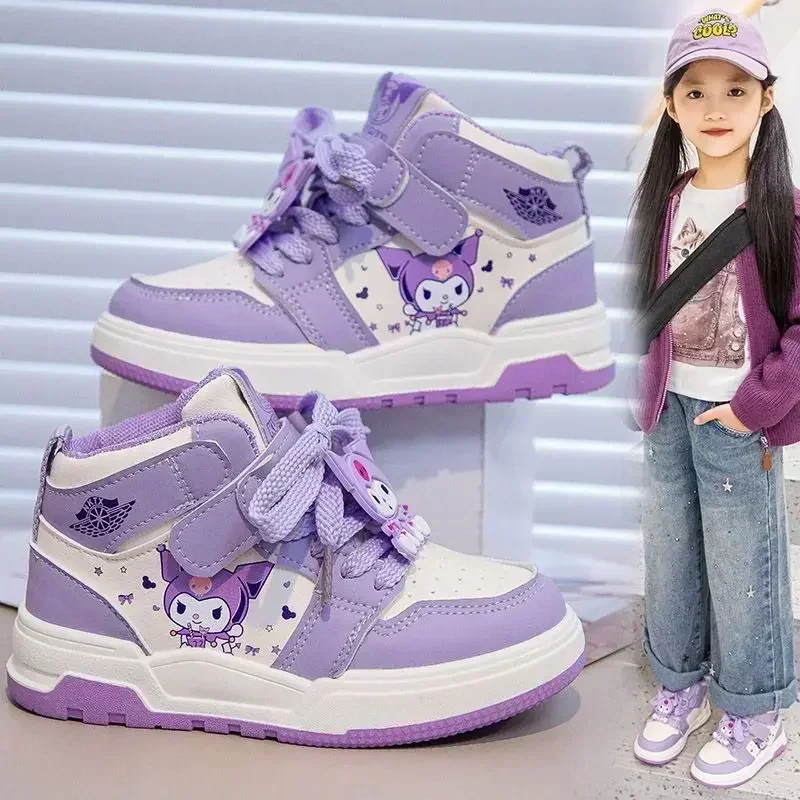 Sanrio hello kitty кроссовки для девочек, высокие спортивные туфли kuromi, весенне-осенняя новая повседневная обувь с героями мультфильмов, детские туфли для доски
Sanrio hello kitty кроссовки для девочек, высокие спортивные туфли kuromi, весенне-осенняя новая повседневная обувь с героями мультфильмов, детские туфли для доски