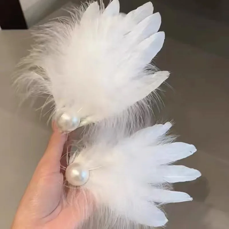 Feather Hair Clip Black White Vintage Pearl Side Pin for Party Stage Photography Unique Daily Wear Accessory Premium Lightweight
Feather Hair Clip Black White Vintage Pearl Side Pin for Party Stage Photography Unique Daily Wear Accessory Premium Lightweight