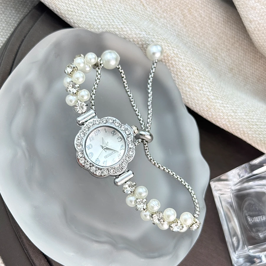 Double-Row Pearl Pull-Open Diamond-Encrusted Case Arabic Numeral Scale Ladies Quartz Watch
Double-Row Pearl Pull-Open Diamond-Encrusted Case Arabic Numeral Scale Ladies Quartz Watch
