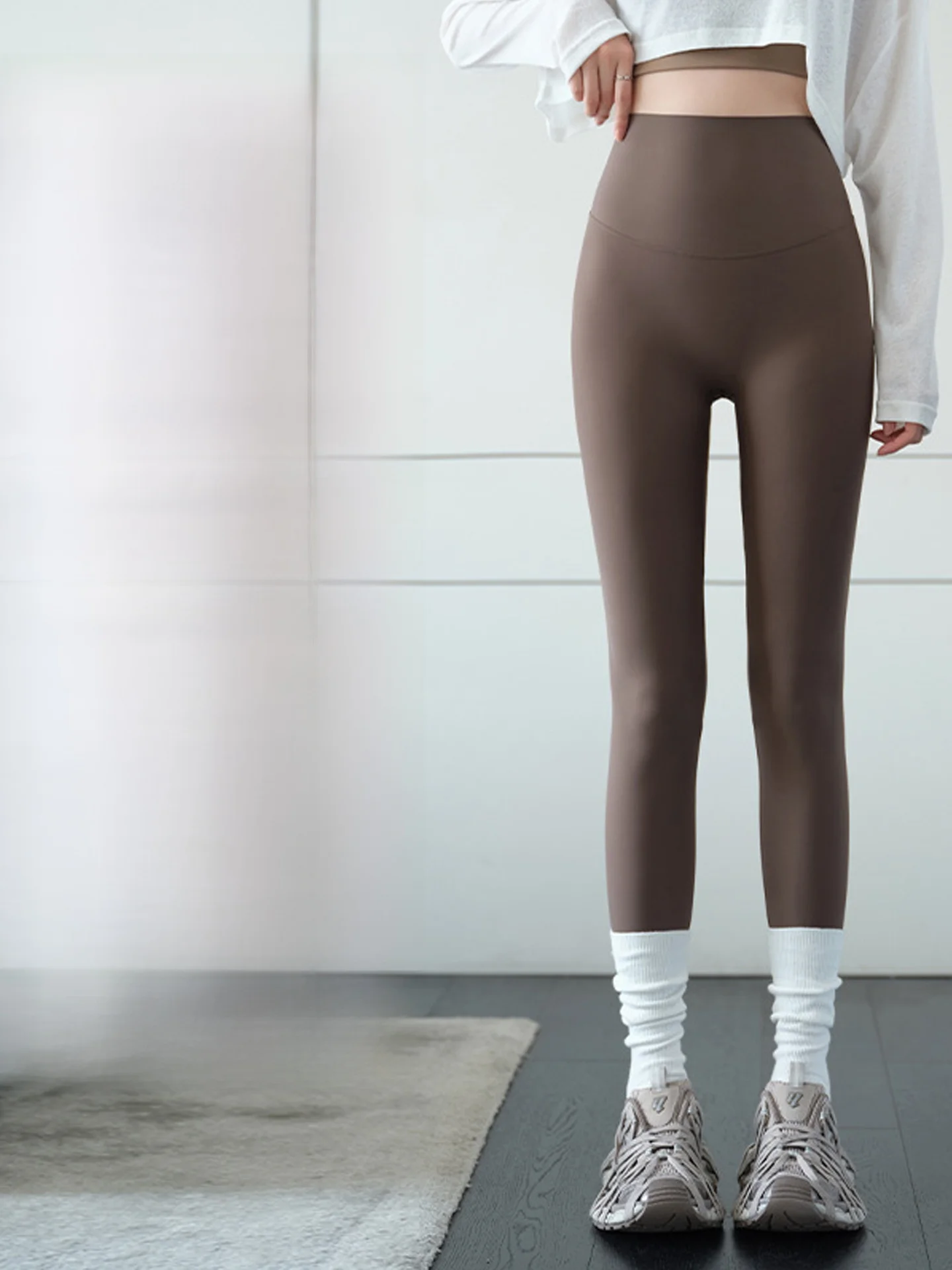 Женские леггинсы для йоги Deep Coffee с высокой талией, утягивающие живот, с эффектом подтяжки ягодиц, облегающие, эластичные, из ткани arkskin, длина 7/9
Женские леггинсы для йоги Deep Coffee с высокой талией, утягивающие живот, с эффектом подтяжки ягодиц, облегающие, эластичные, из ткани arkskin, длина 7/9