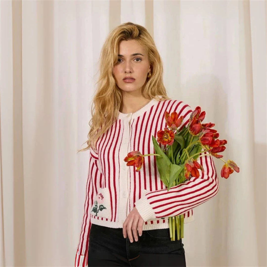 Tulip Series Paris Rou Knitted Cardigan Red Stripe Vintage Sweater Women's Fashion Autumn Winter Wool Blend Long Sleeve Coat
Tulip Series Paris Rou Knitted Cardigan Red Stripe Vintage Sweater Women's Fashion Autumn Winter Wool Blend Long Sleeve Coat