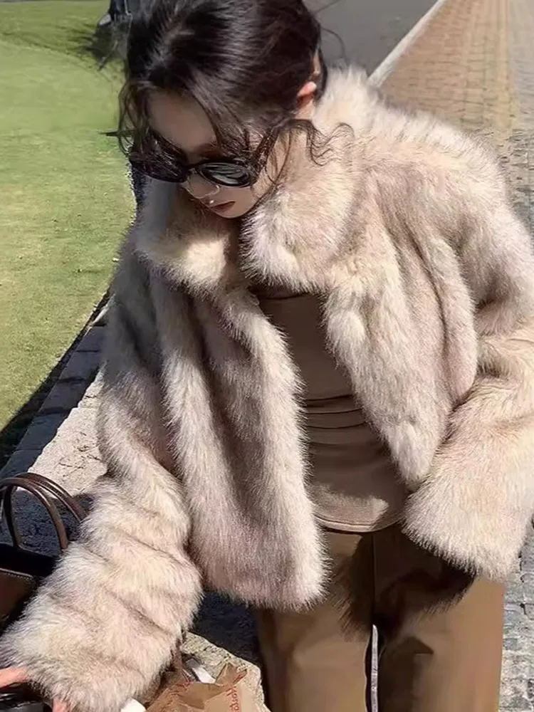 Elegant Faux Fur Short Coats Women's Lapel Long Sleeve Luxury Furry Jacket 2025 Autumn Winter New Female Loose Thick Outwear
Elegant Faux Fur Short Coats Women's Lapel Long Sleeve Luxury Furry Jacket 2025 Autumn Winter New Female Loose Thick Outwear